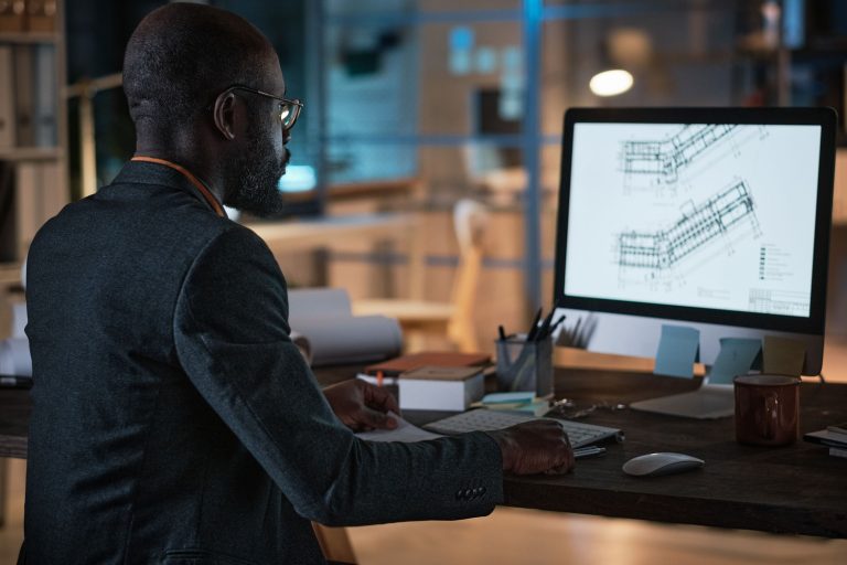 Grafik von einem CAD Konstrukteur, der am arbeiten ist
