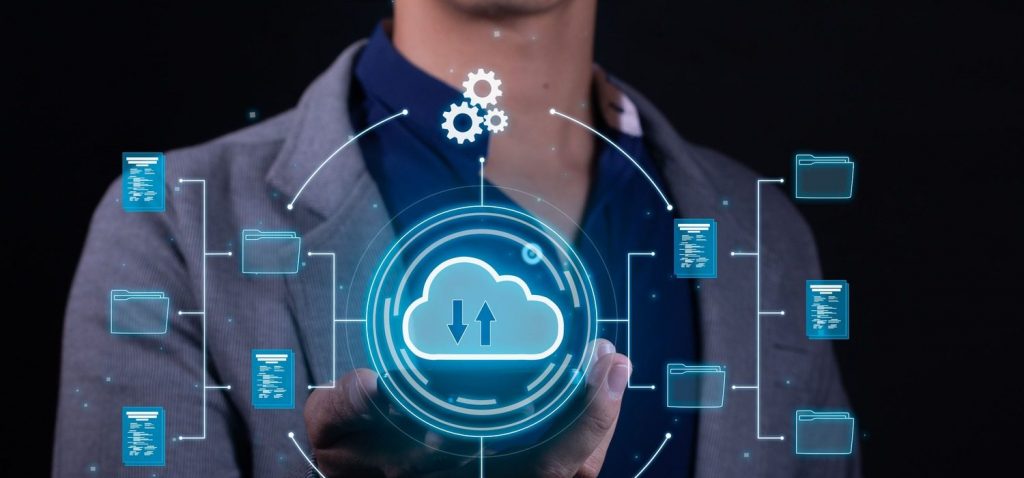 Grafik mit einer futuristischen Darstellung eines Cloud Architect