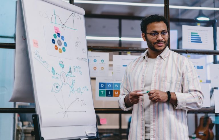 Data Scientist präsentiert seine Ergebnisse