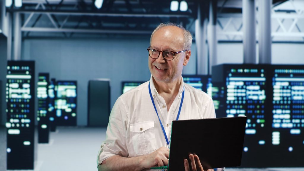 Grafik von einem Senior Developer, der am arbeiten ist